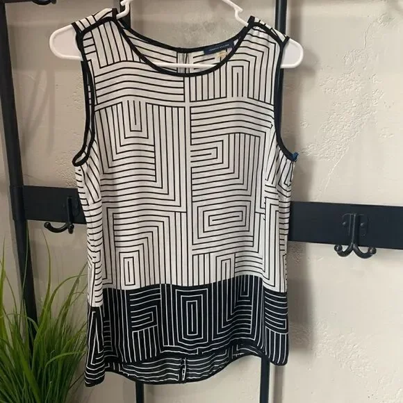 Tommy Hilfiger short sleeve blouse size small - Picture 3 of 9